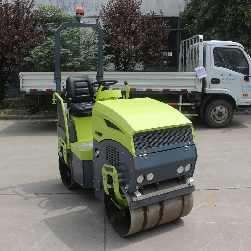 振動(dòng)異常的小型壓路機(jī)，大概率是振動(dòng)軸承出現(xiàn)了問(wèn)題