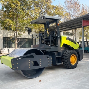 座駕壓路機STS06